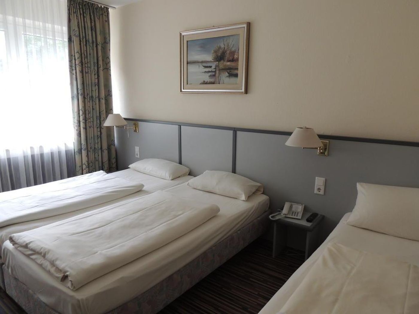 Bahn Hotel Dusseldorf - Germany - DUSSELDORF - General view - 6