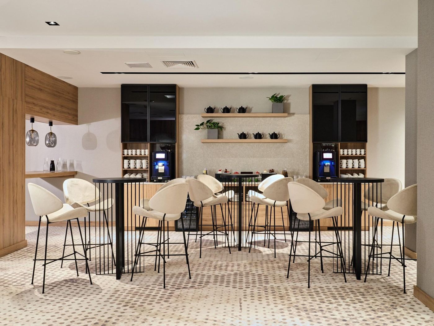 AC-Hotel-by-Marriott-Krakow-Bar-15