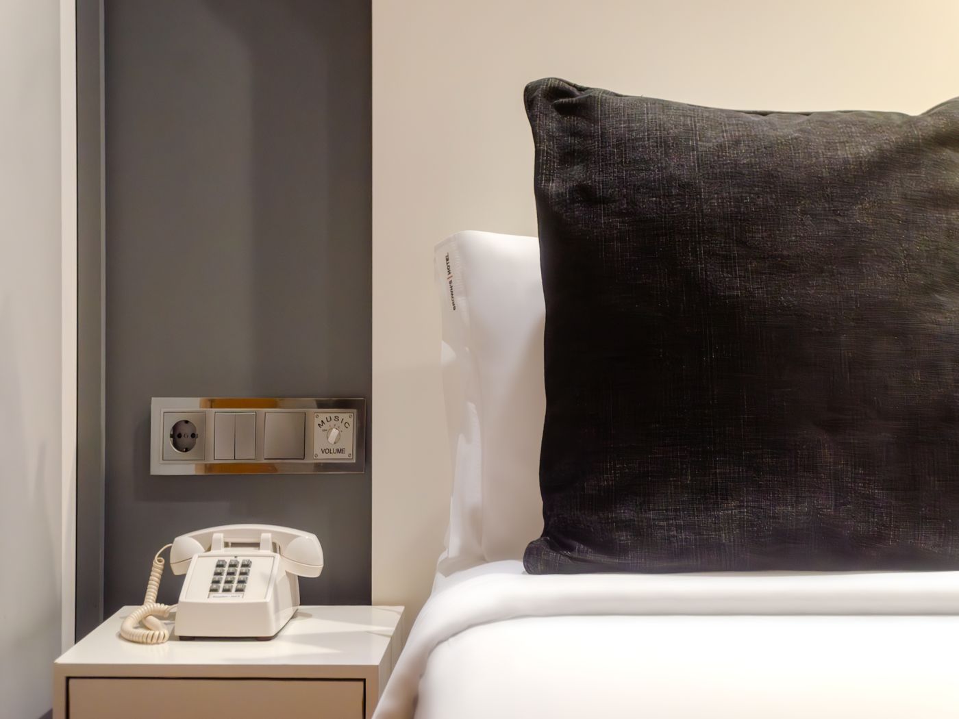 Browns-Downtown-Hotel-Room-44