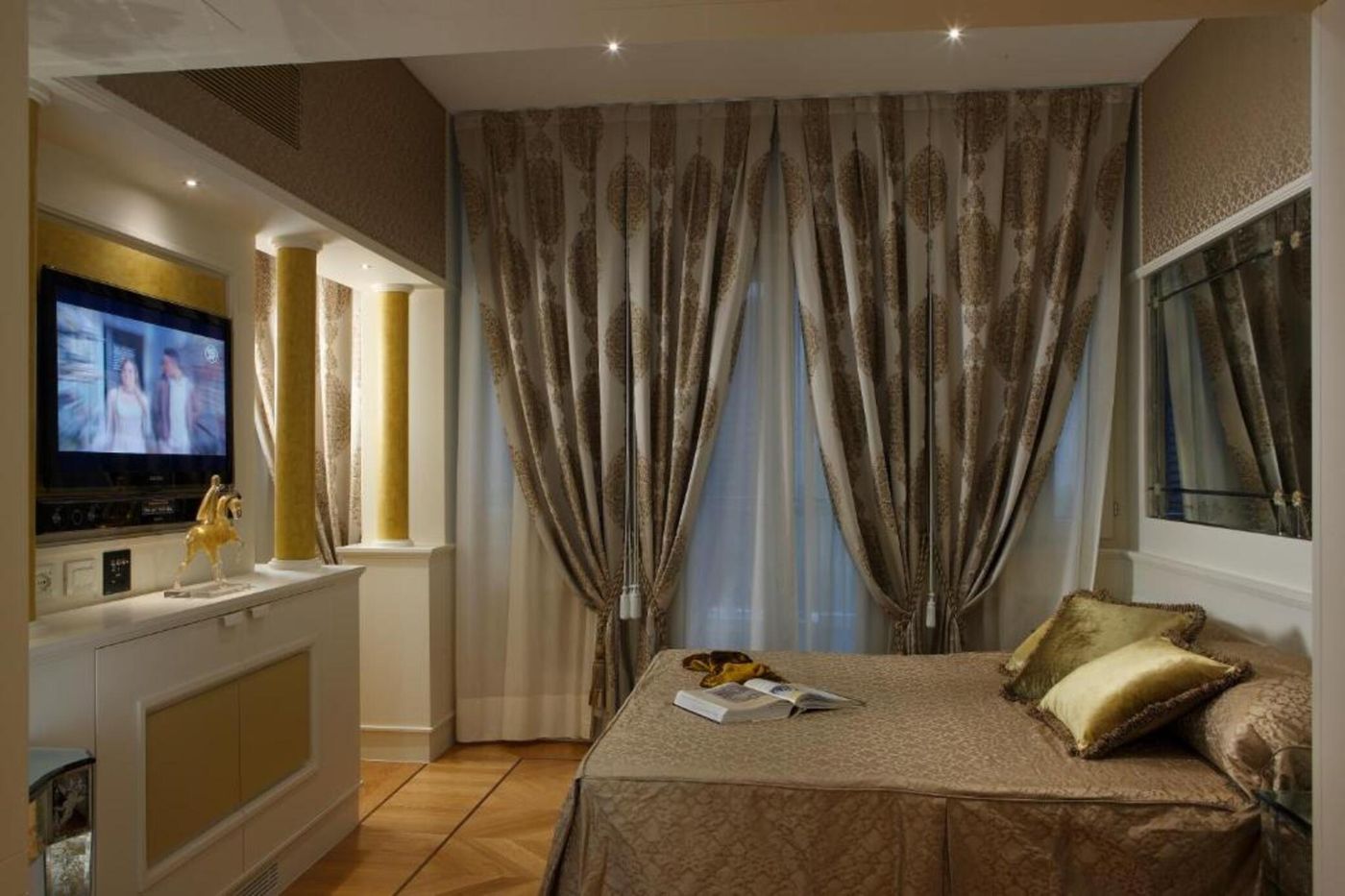 Canaletto-Suites-Room-5