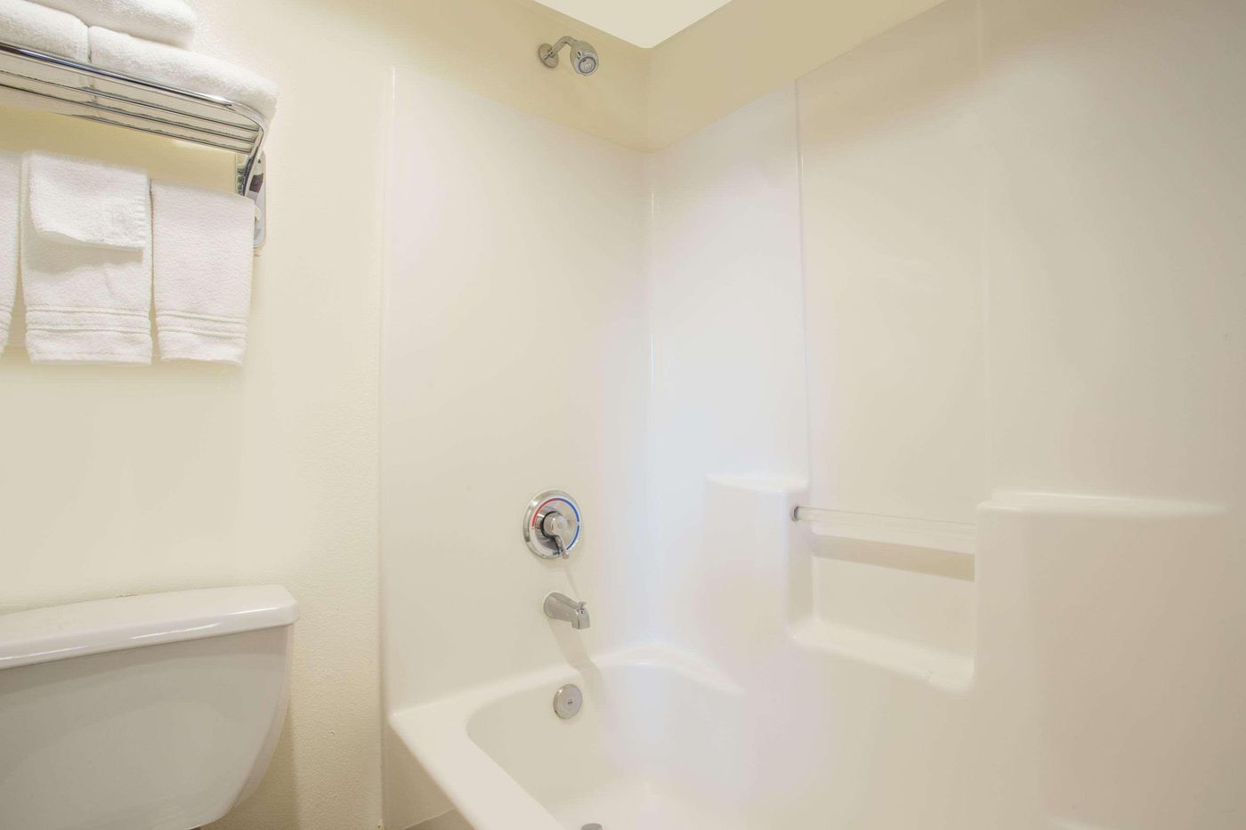 Days Inn by Wyndham Seattle Aurora-United States-SEATTLE-Room-9