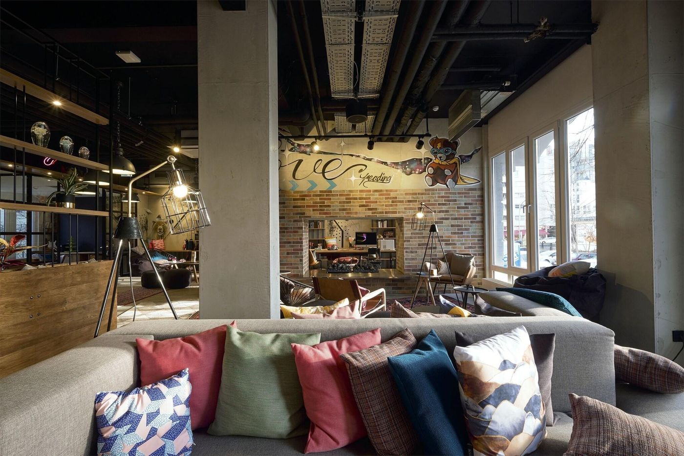 Moxy-Berlin-Humboldthain-Park-Lobby-12