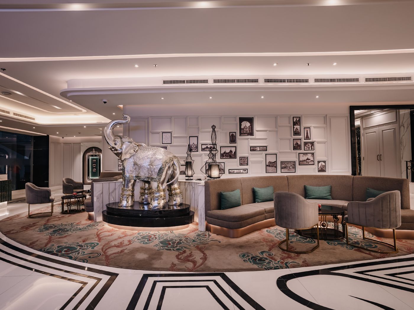 Aira-Hotel-Bangkok-Lobby-14