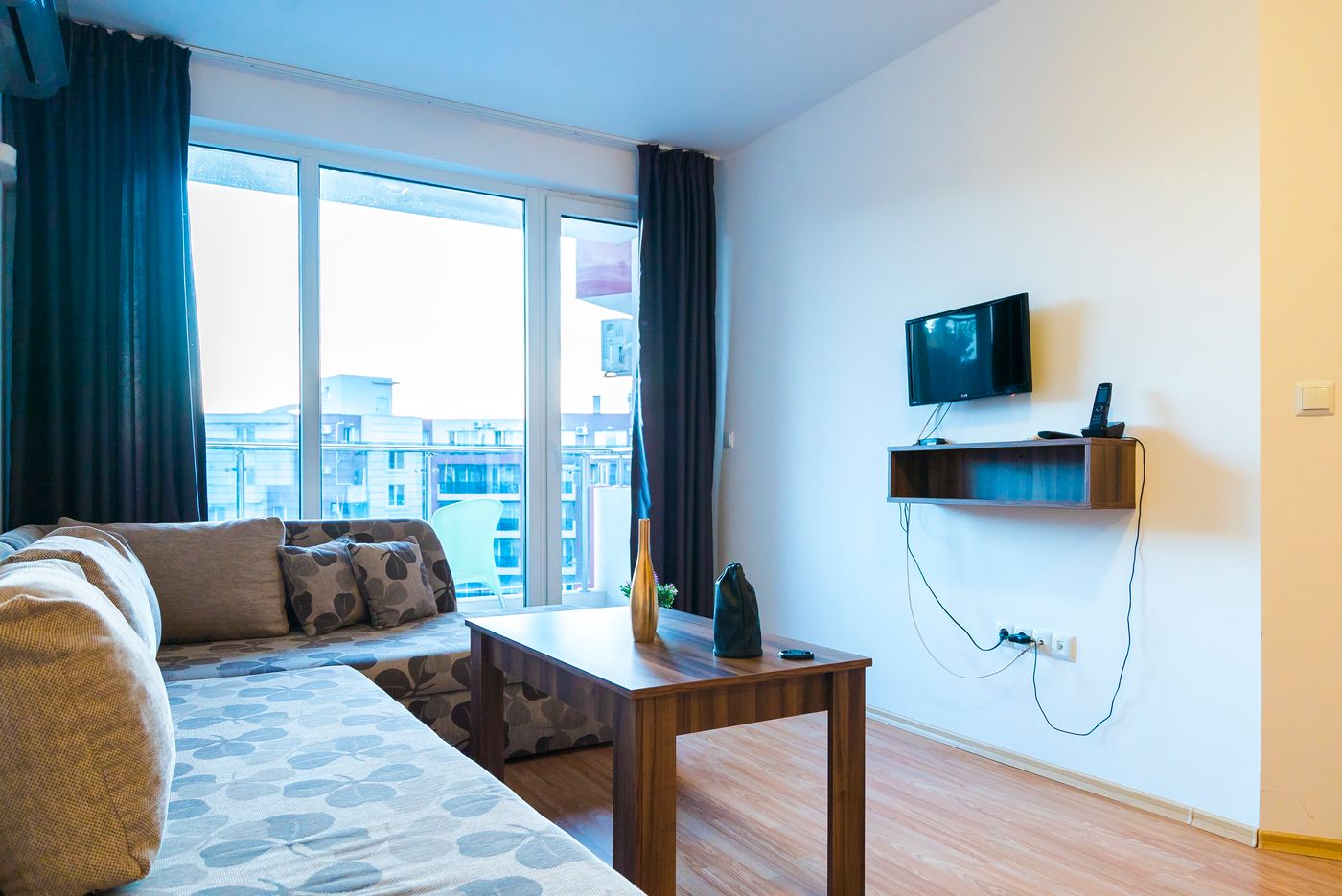 Persey-Admiral-Plaza-Apartments-Room-11