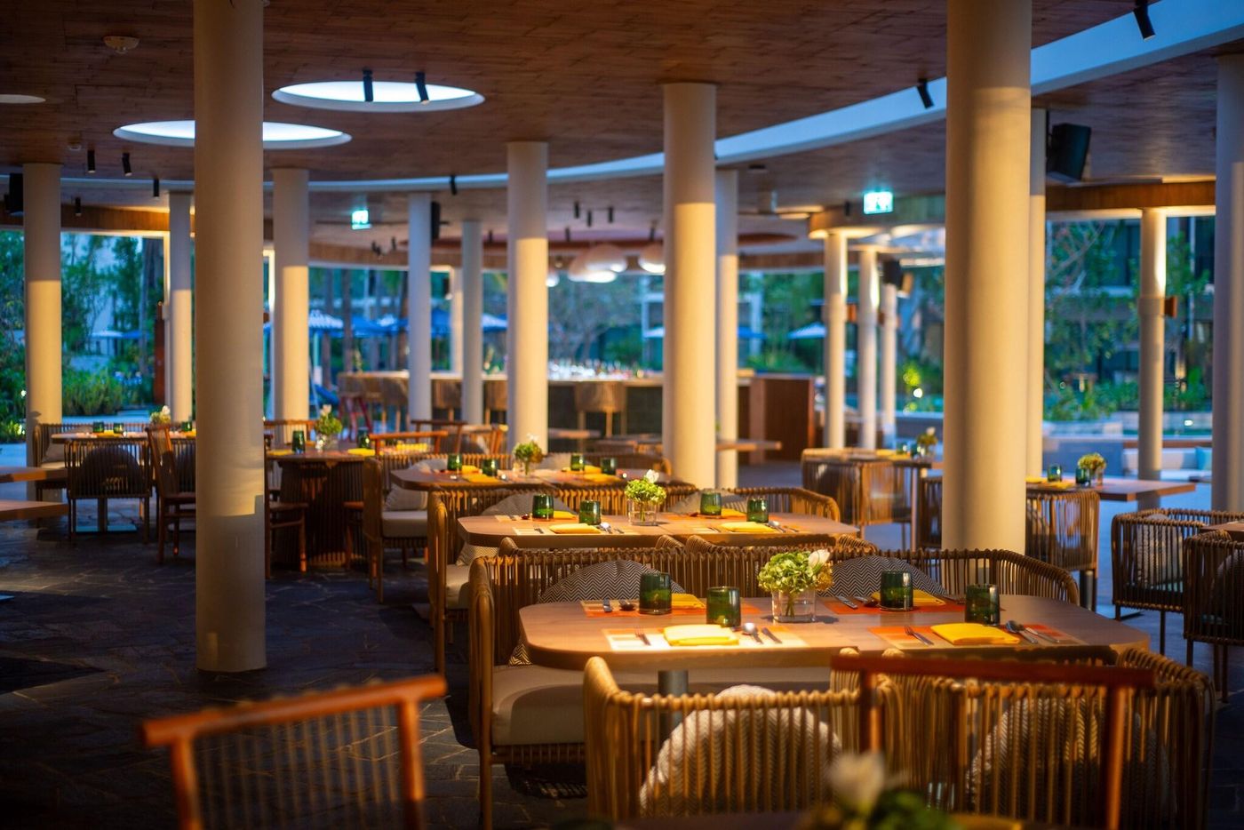 Holiday-Inn-Resort-Phuket-Mai-Khao-Beach-Restaurant-47