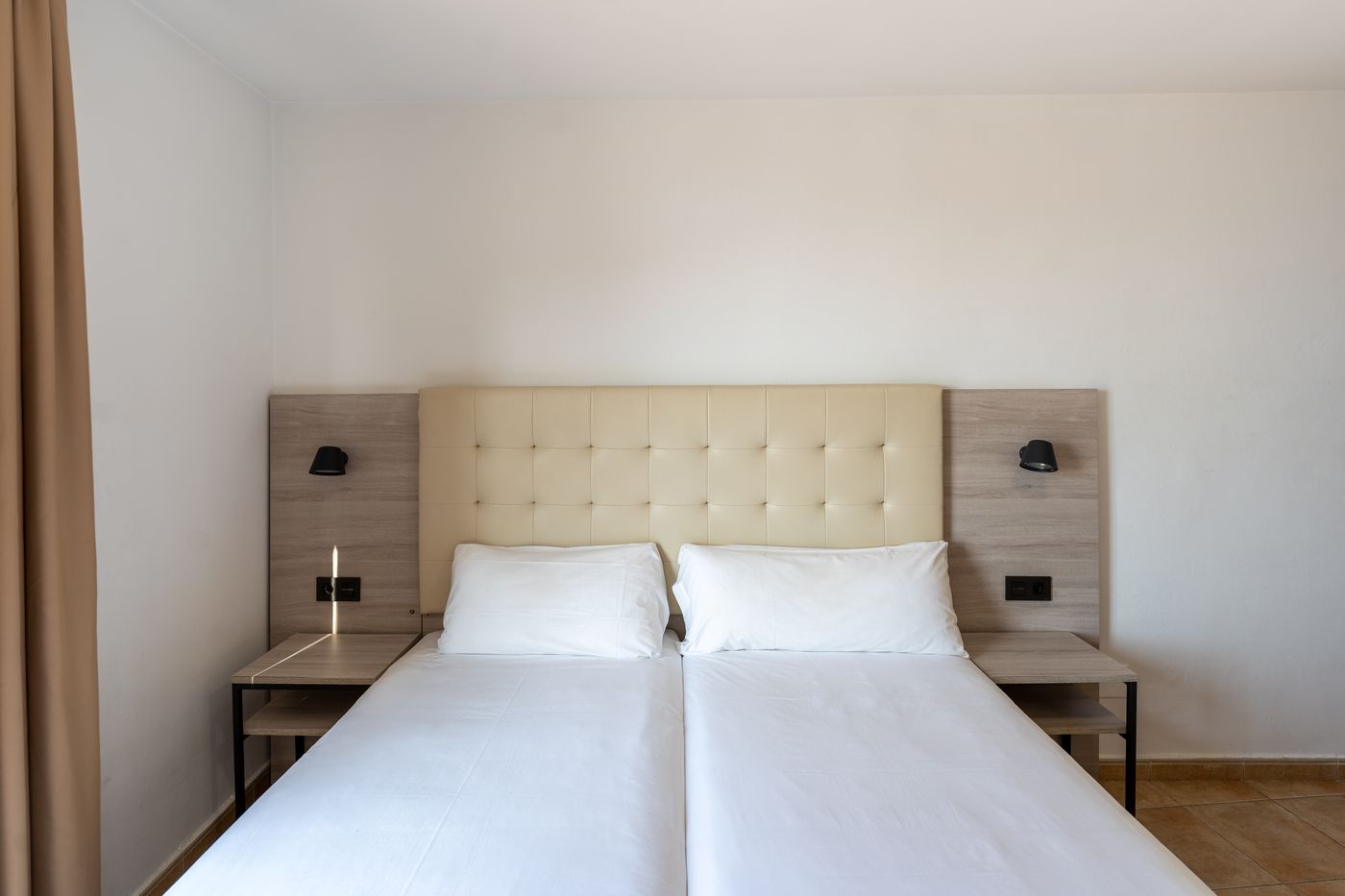 Queens-Hotel---Adult-Only-Room-7