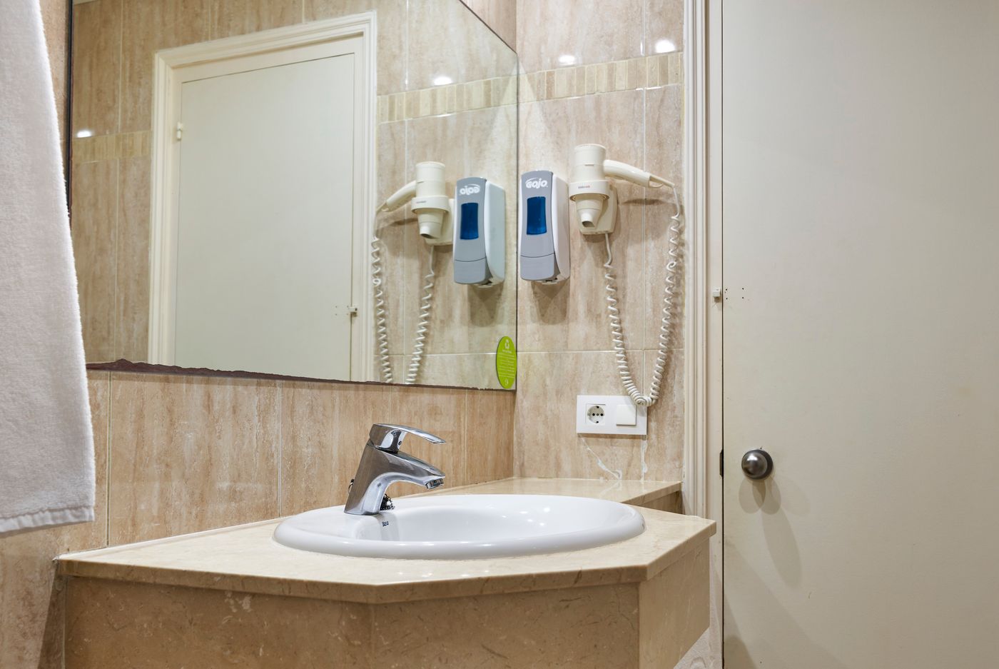 Smartline-Marina-Room-24