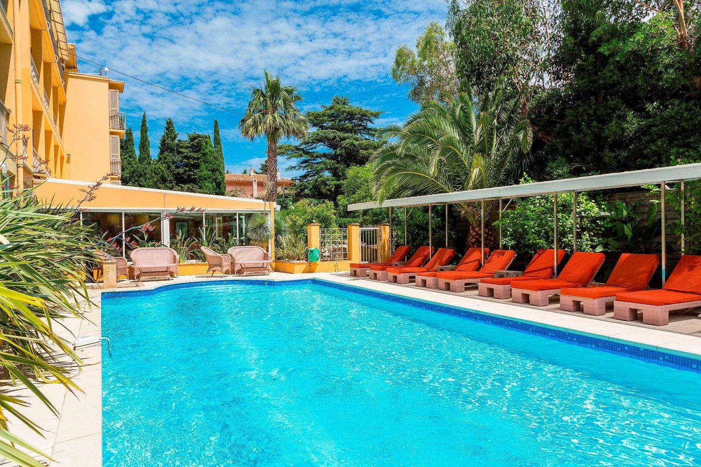 Best-Western-Premier-Montfleuri-Pool-1