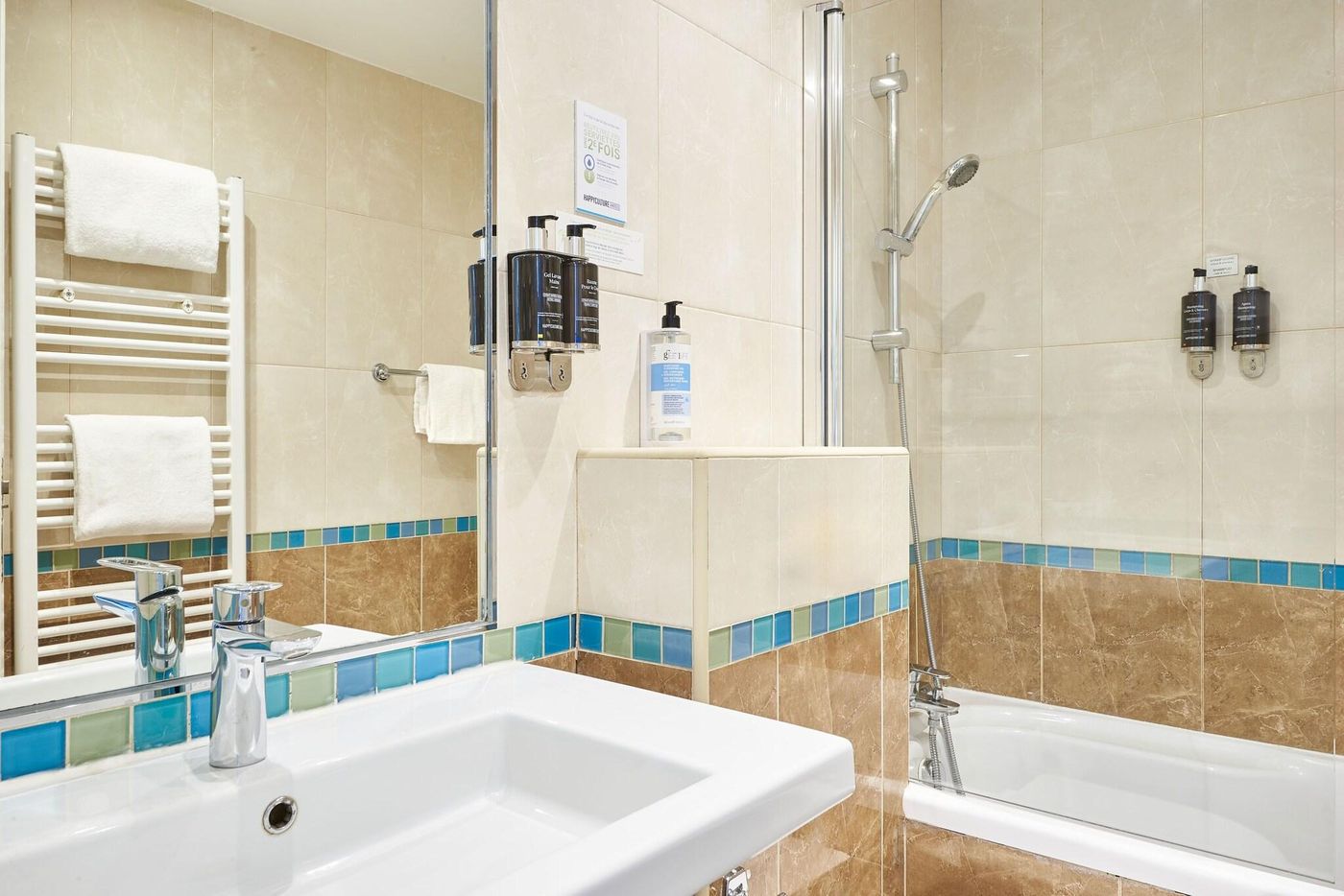 Hotel-Saint-Ferdinand-by-HappyCulture-Room-31