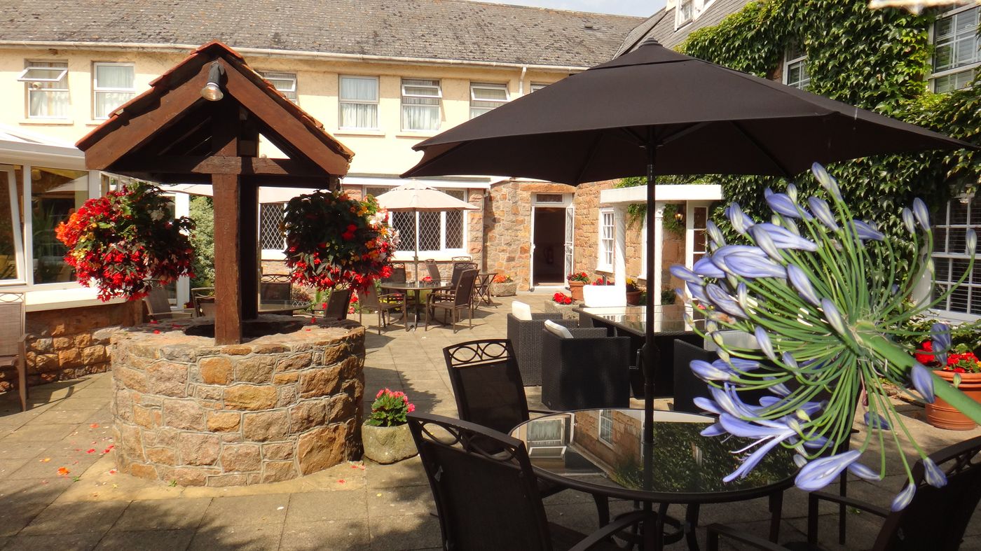 La-Place-Hotel-Terrace-2