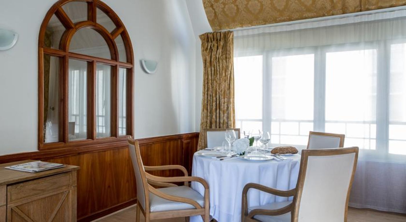 Royal-Garden-Champs-Elysees-Room-8