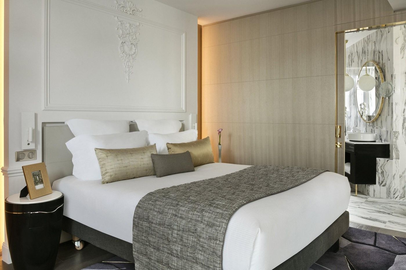 La-Clef-Champs-Elysees-by-The-Crest-Collection-Room-23