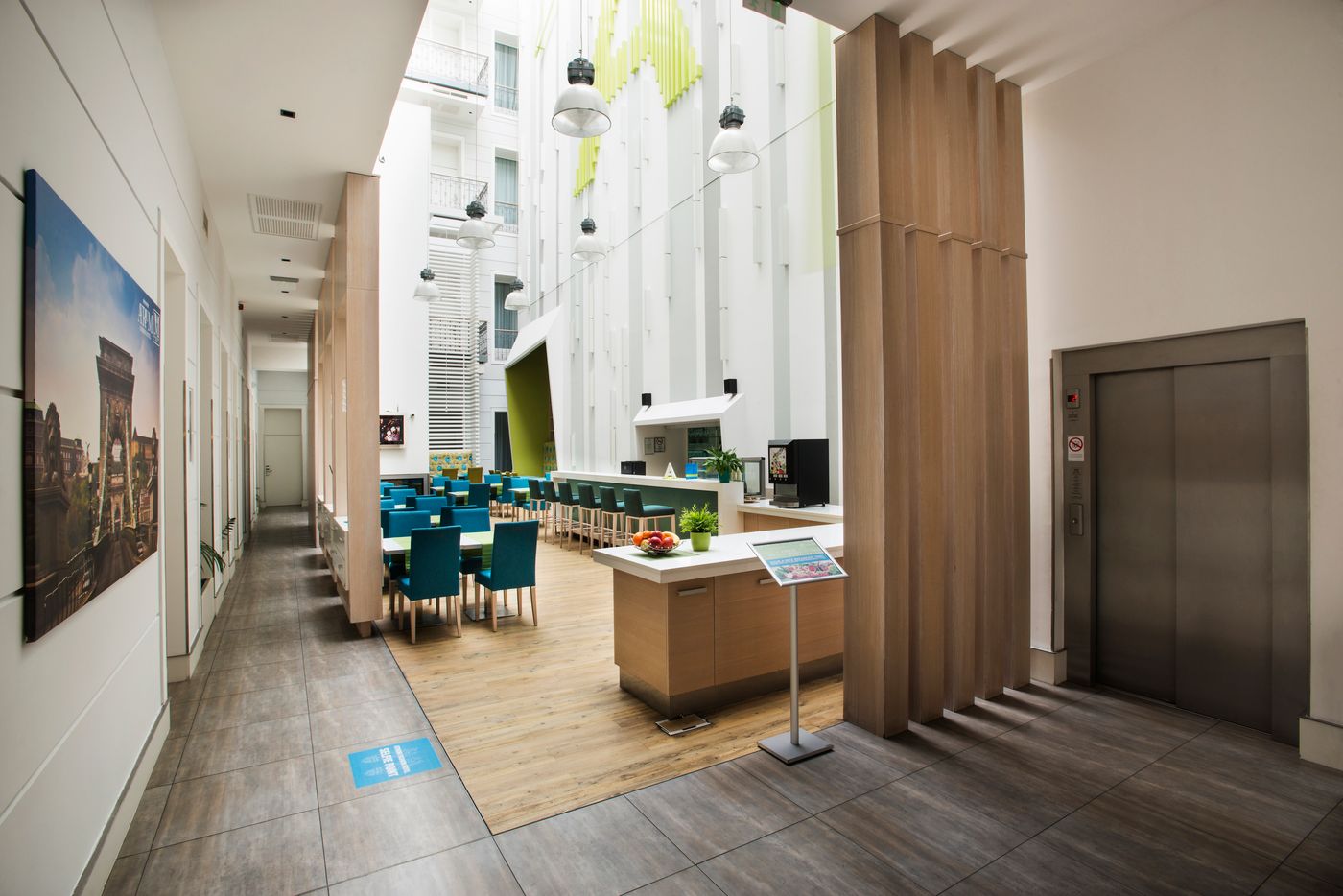 Atrium-Fashion-Hotel-Restaurant-13