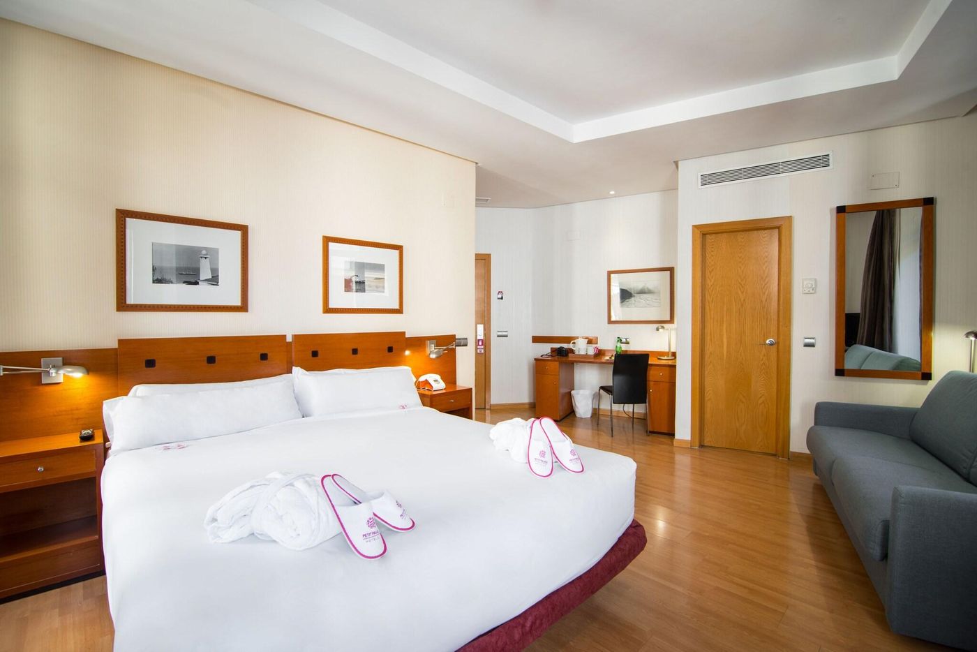 Petit-Palace-Preciados-Room-23