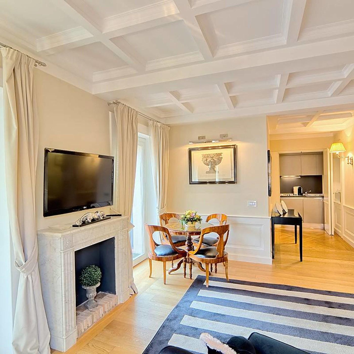 Trevi-Palace-Luxury-Inn-Room-22