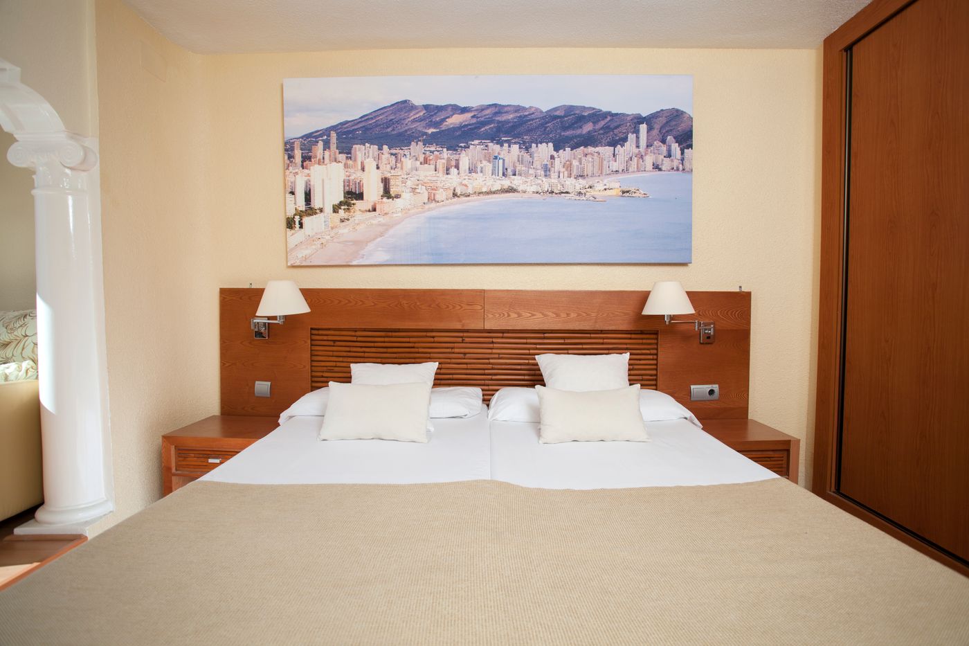 Magic-Villa-Benidorm-Room-8