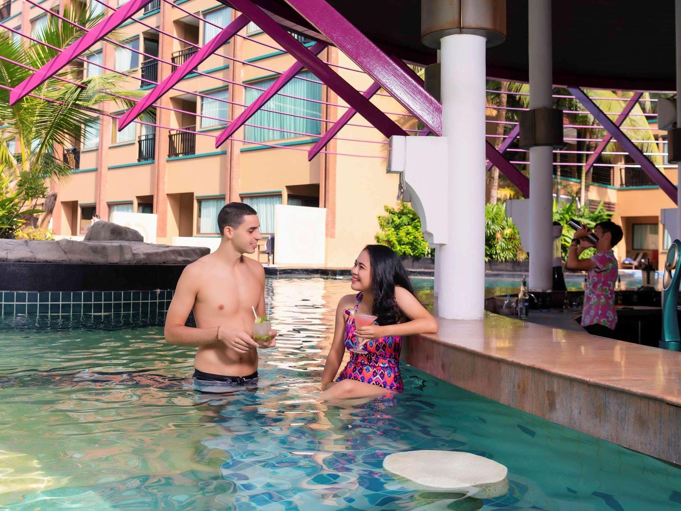 Novotel-Phuket-Vintage-Park-Bar-10