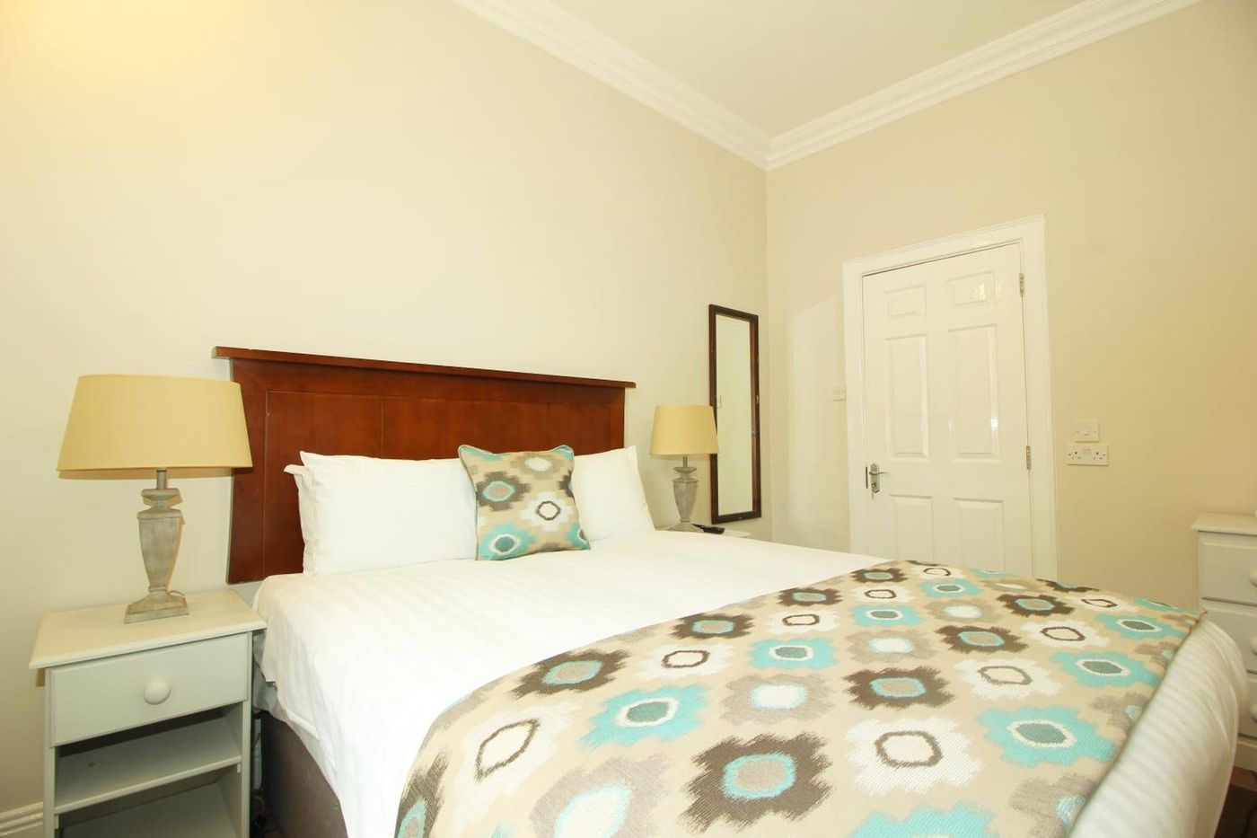 Tom-Dick-and-Harriet-s-Room-17