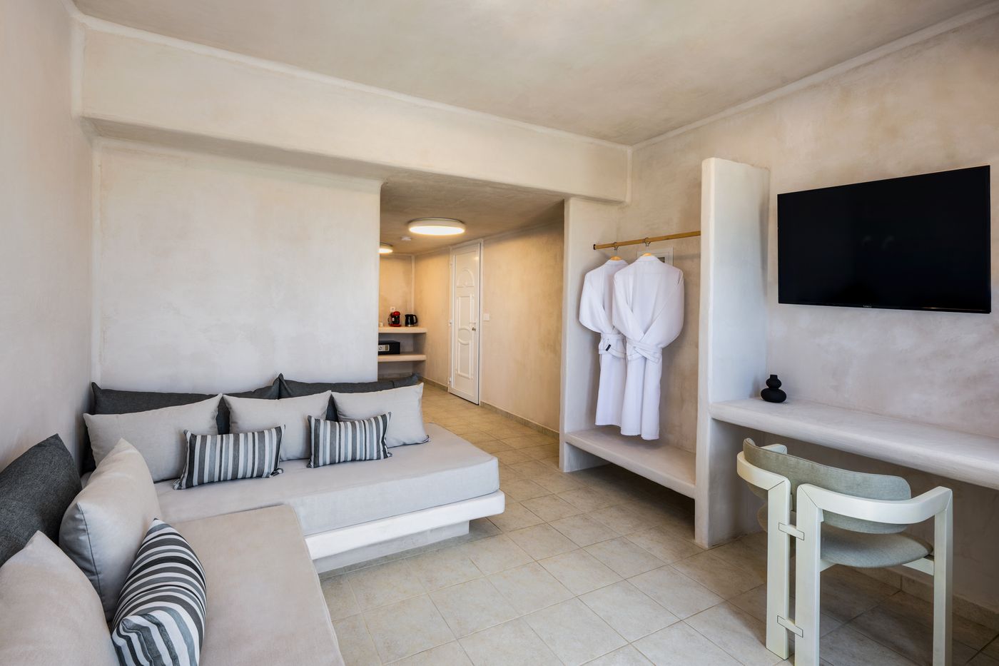 Aelia-Luxury-Suites-Room-25