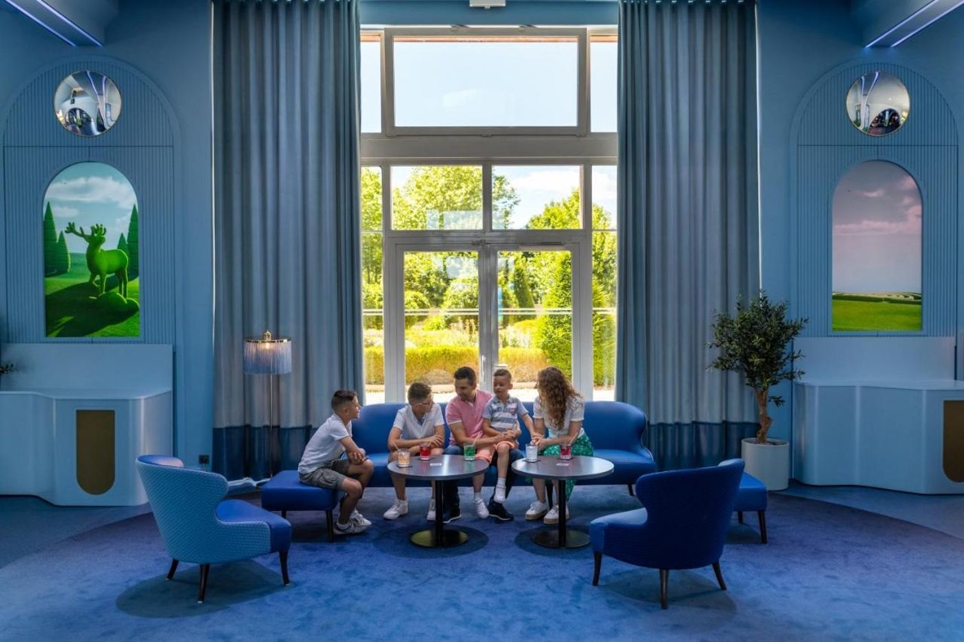 Grand-Magic-Hotel-Lobby-10