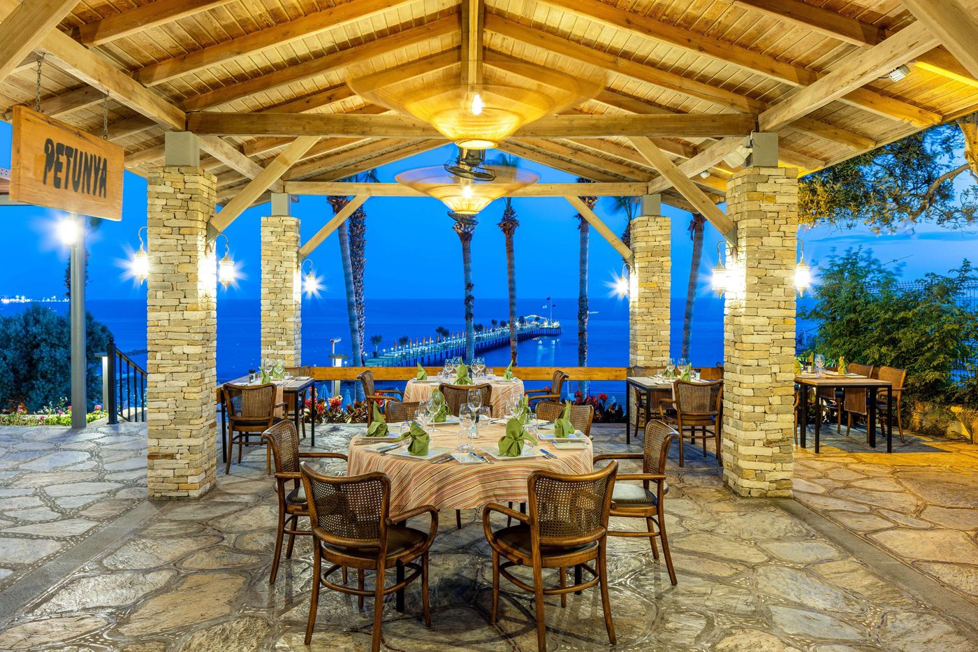 Barut-Arum-Restaurant-21