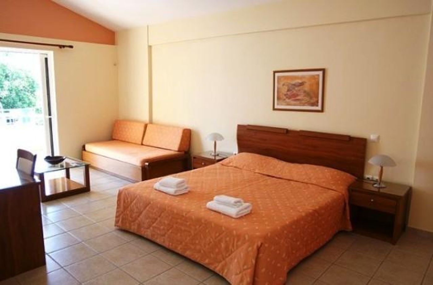 Niriides Hotel and Apartments