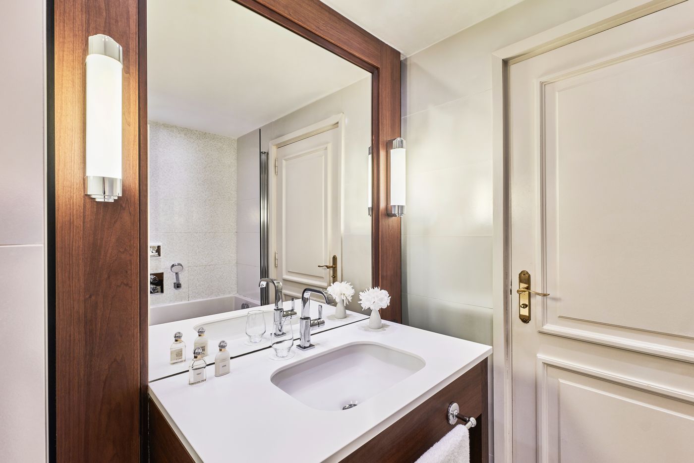 H----tel-Barri----re-Le-Majestic-Cannes-Room-59