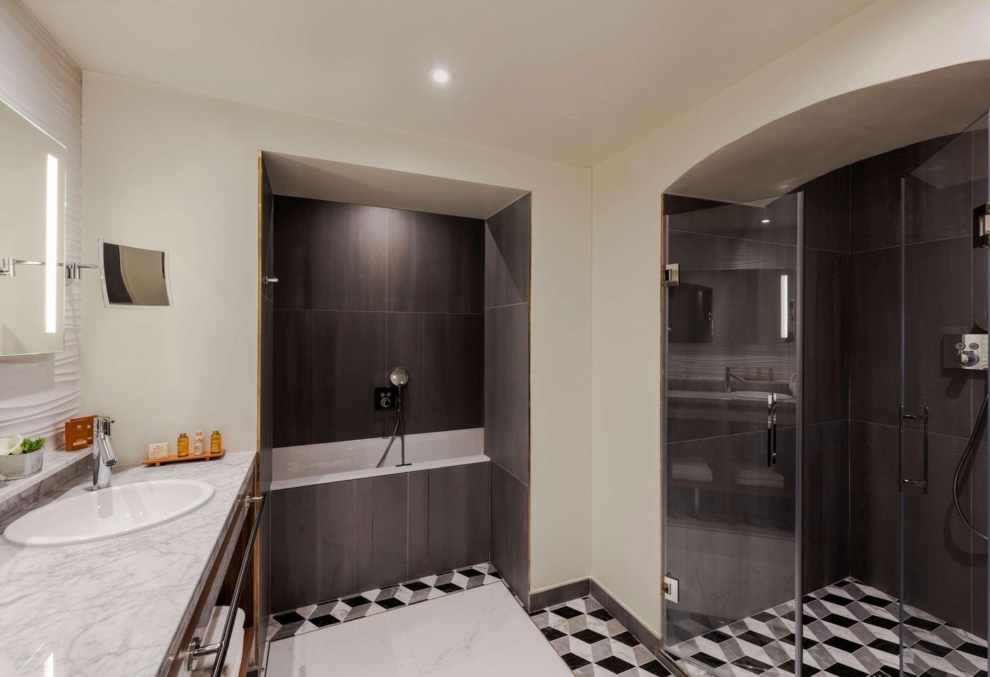 Hotel-Mayflower-Opera-Room-40