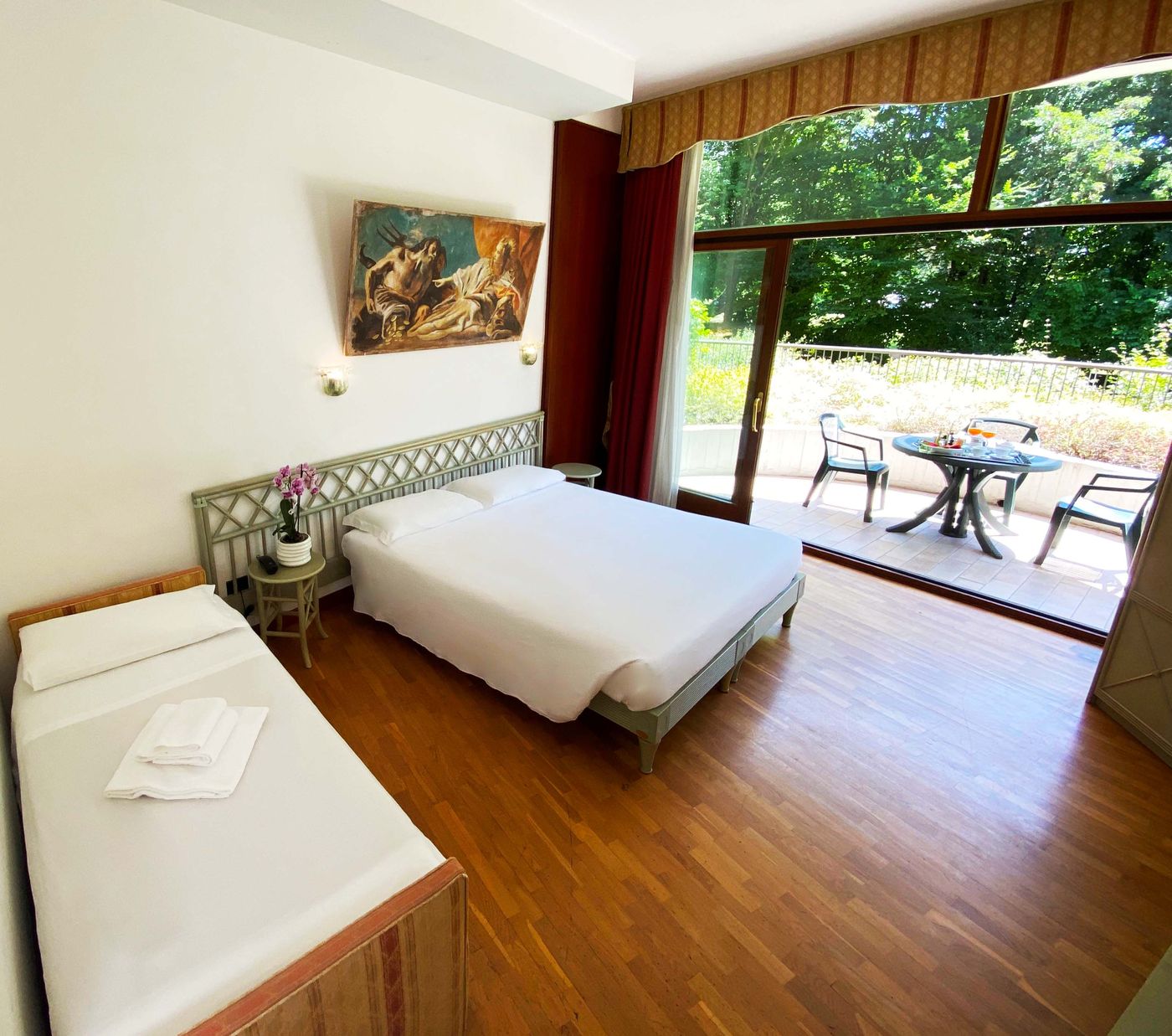 Park-Hotel-Junior-Room-12