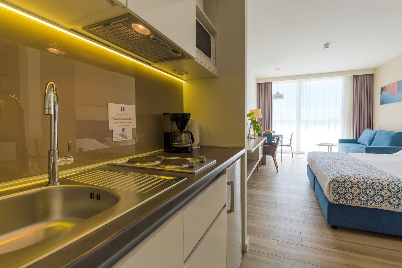 Romana-Beach-Apartments-Room-30