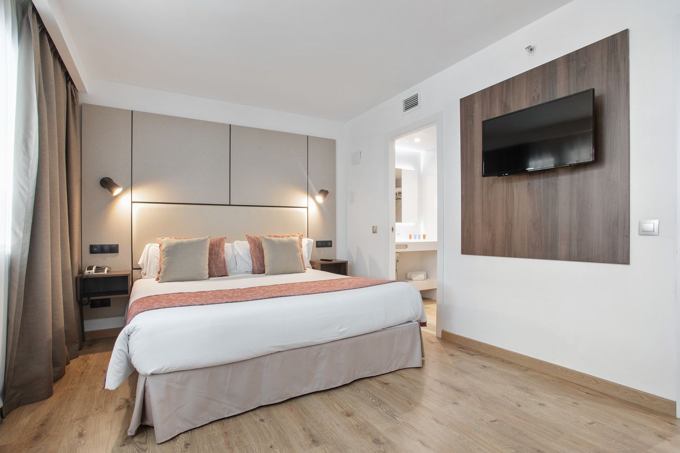 Aptos-Eurobuilding-2-Room-23