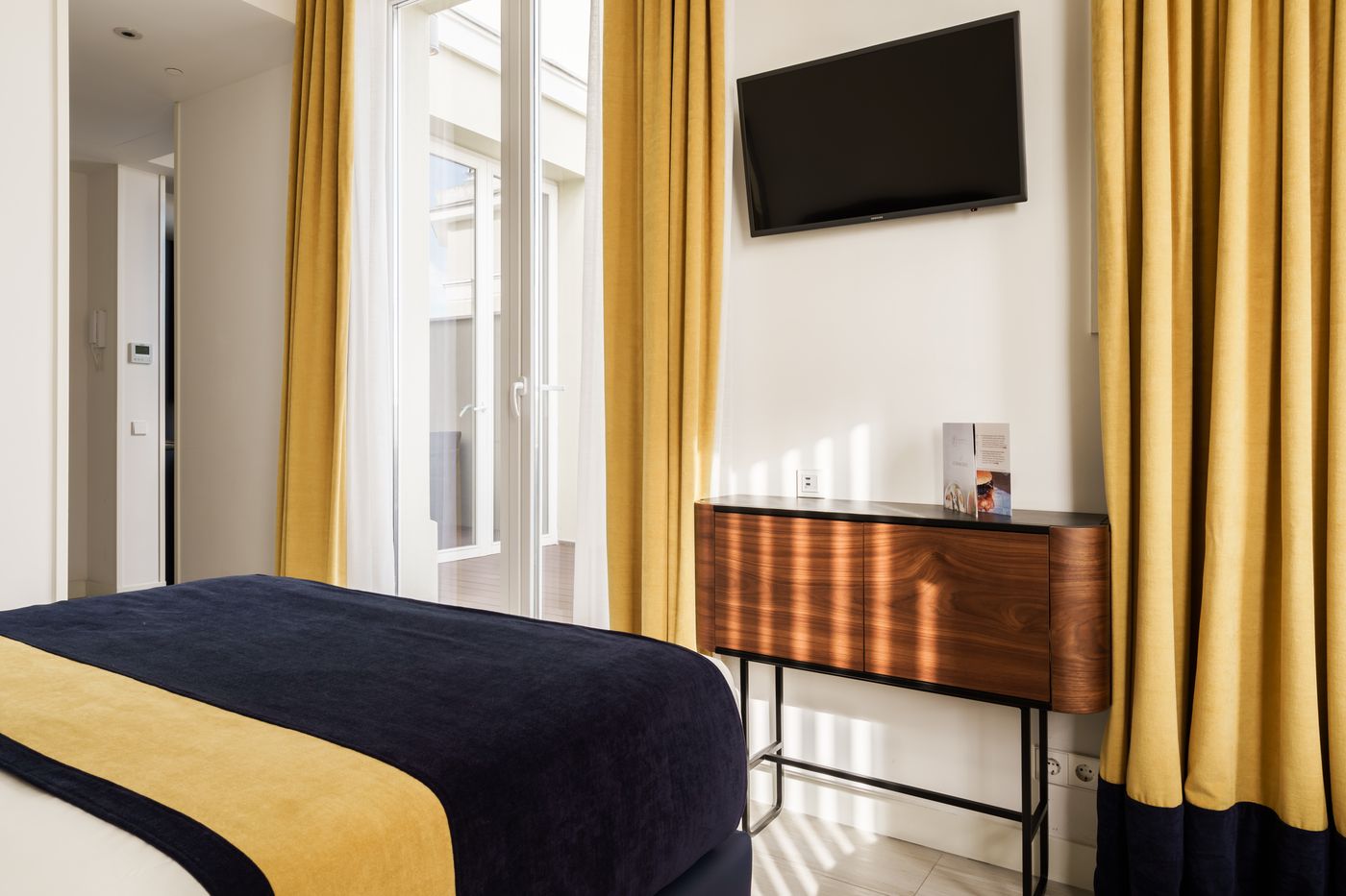 Smartrental-Collection-Gran-Via-Centric-II-Room-43