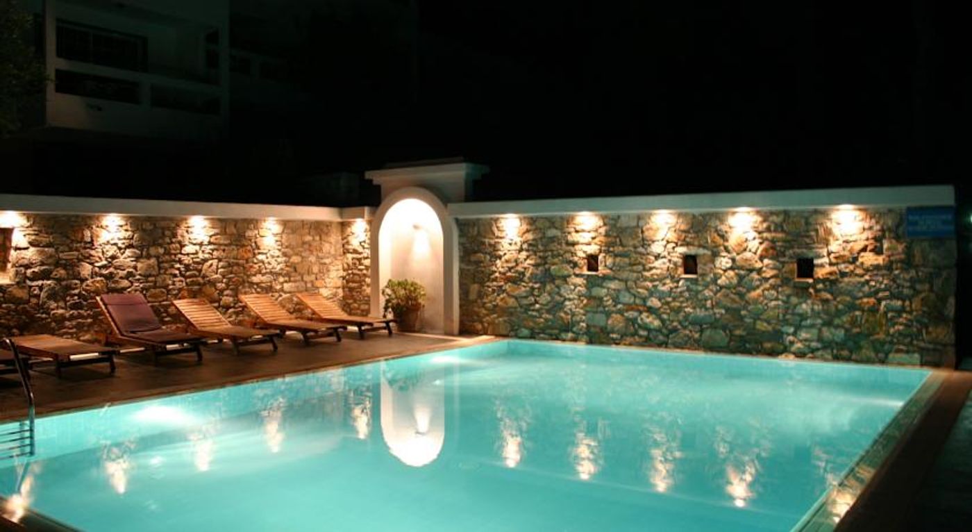 Cape Kanapitsa Hotel & Suites