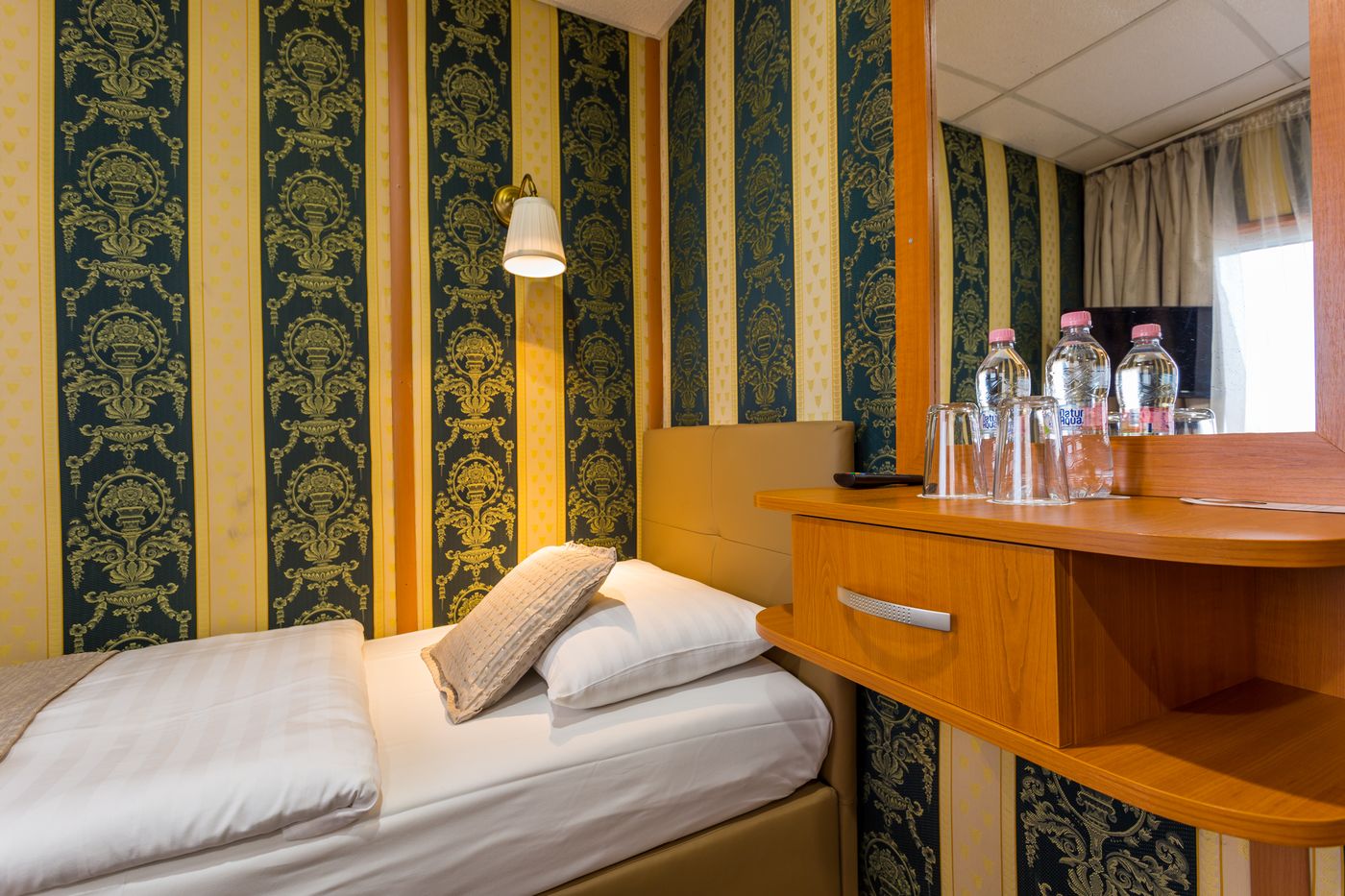 Grand-Jules-Boat-Hotel-Budapest-Room-16