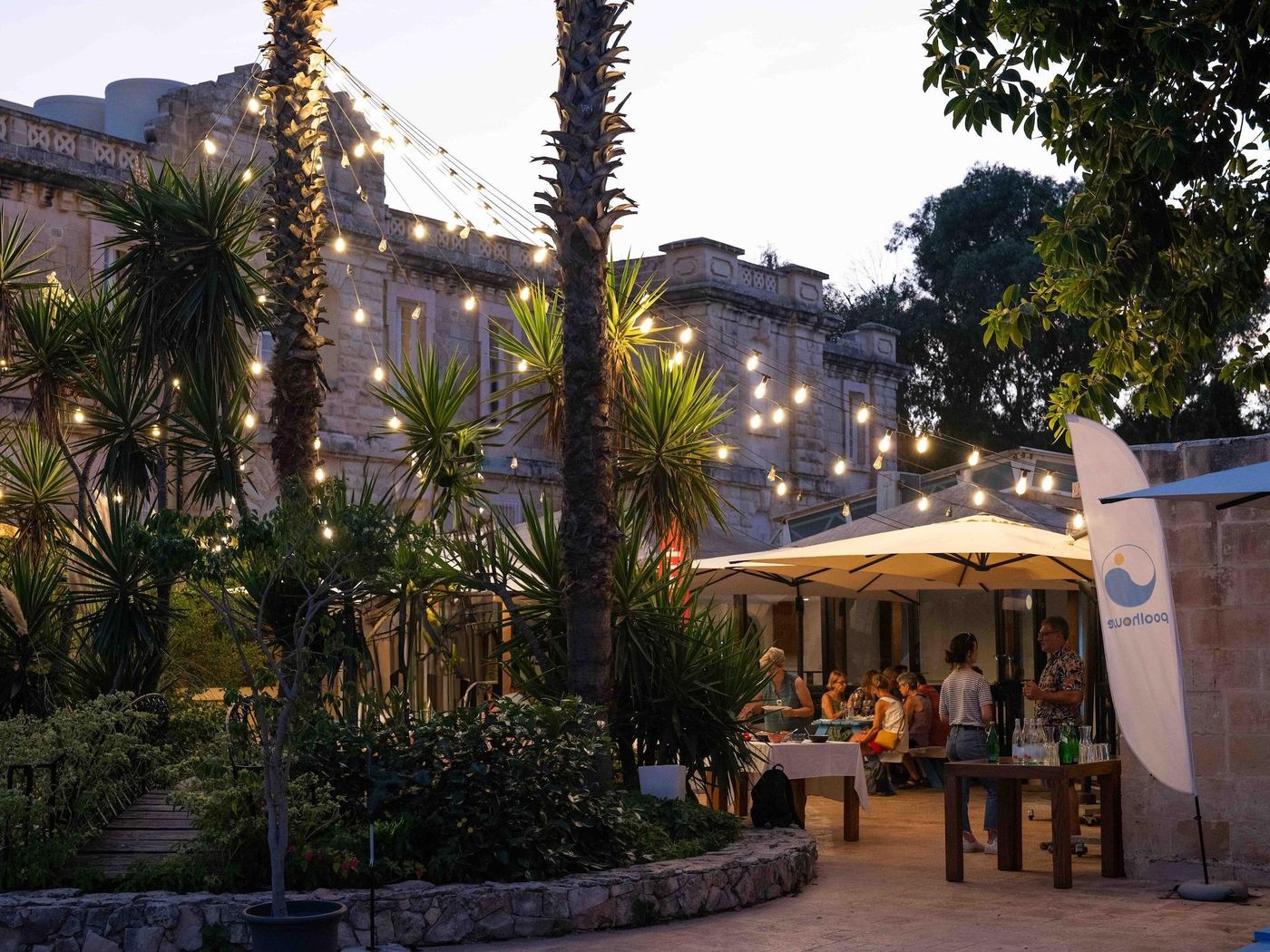 Sprachcaffe-International-Aparthotel-Pembroke-Restaurant-17