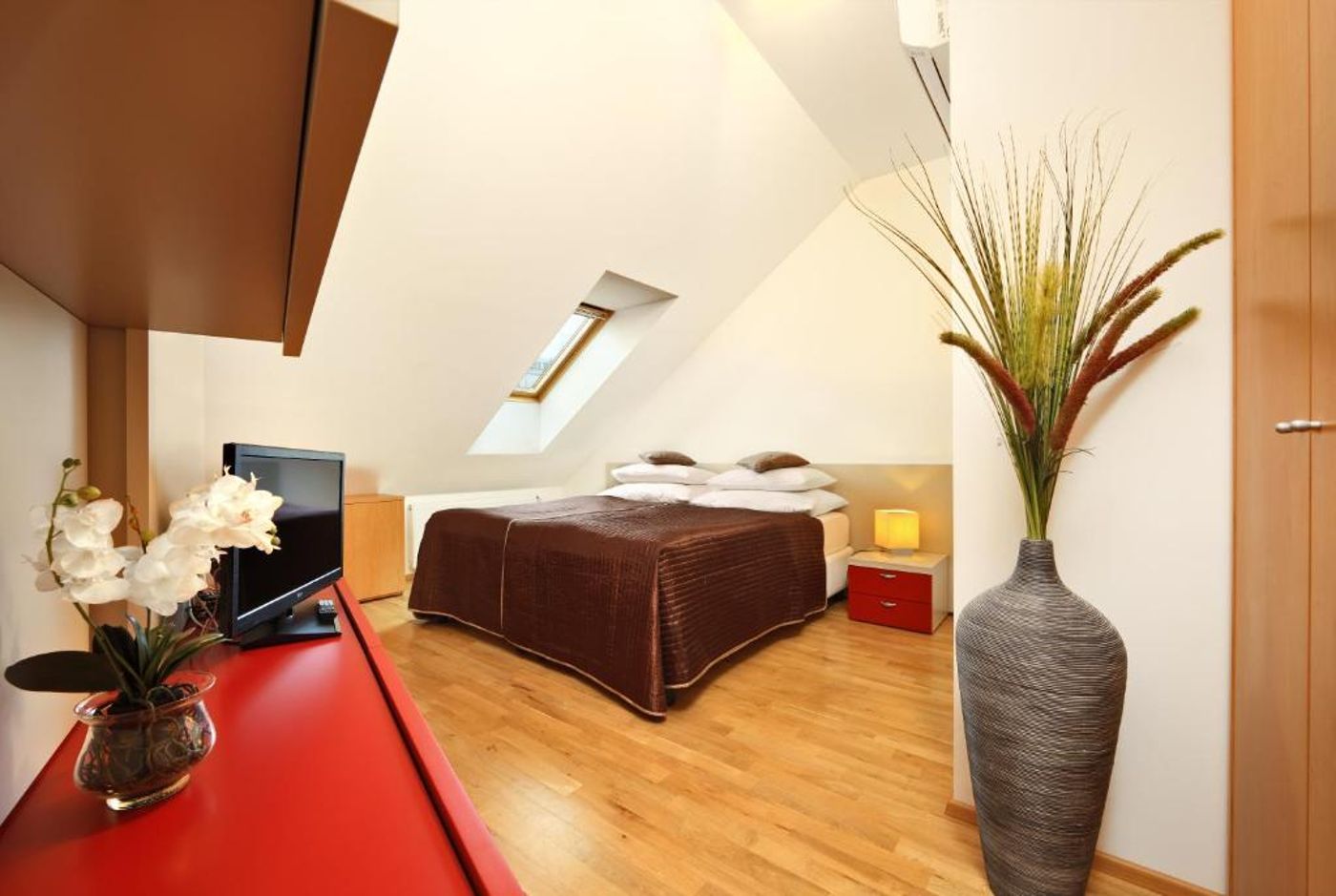 Salvator-Superior-Apartments-Room-8