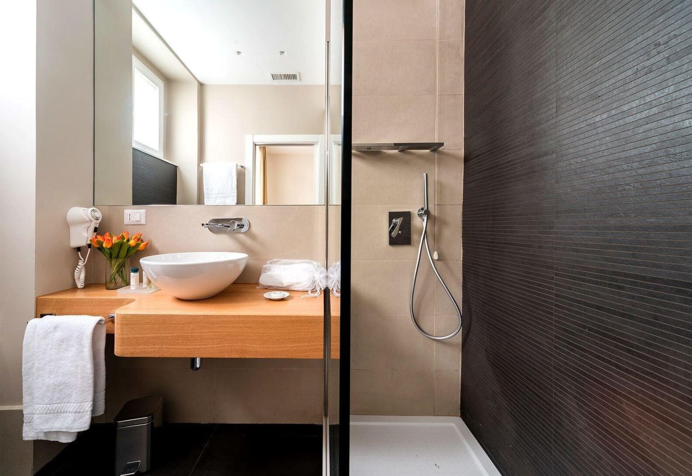 900-Piazza-Del-Popolo-Room-28