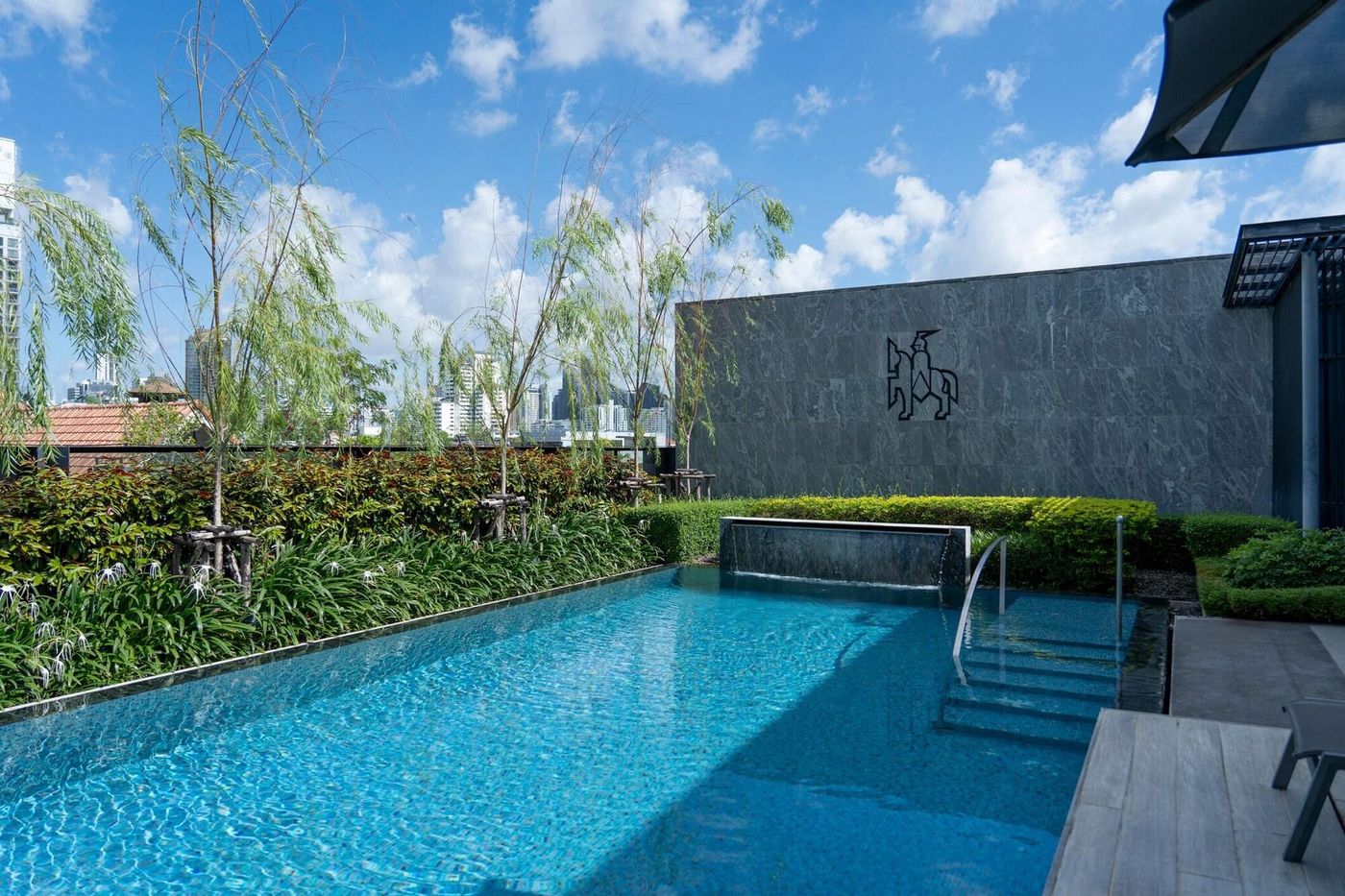 Walton-Suites-Sukhumvit-Sports-and-Entertainment-2