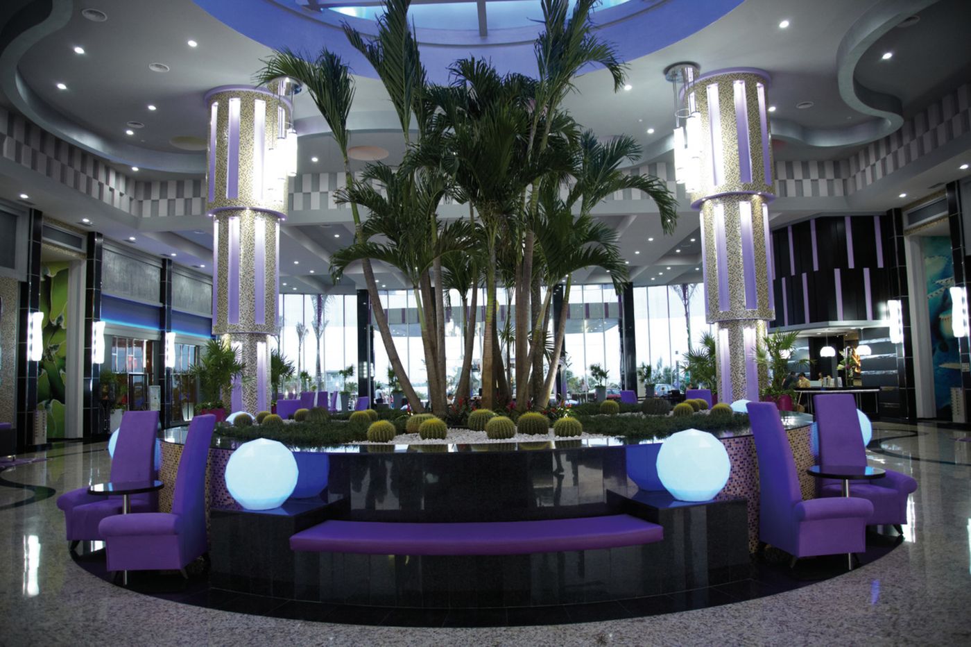 Riu-Palace-Pen----nsula-Lobby-40