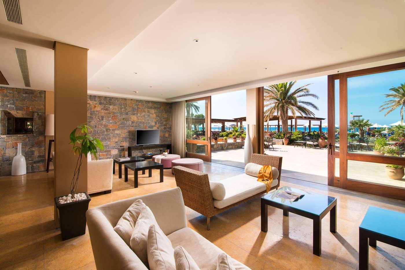 Kernos-Beach-Lobby-45