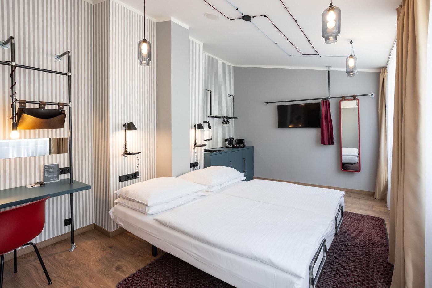 Miss-Sophie-s-Downtown-Room-28