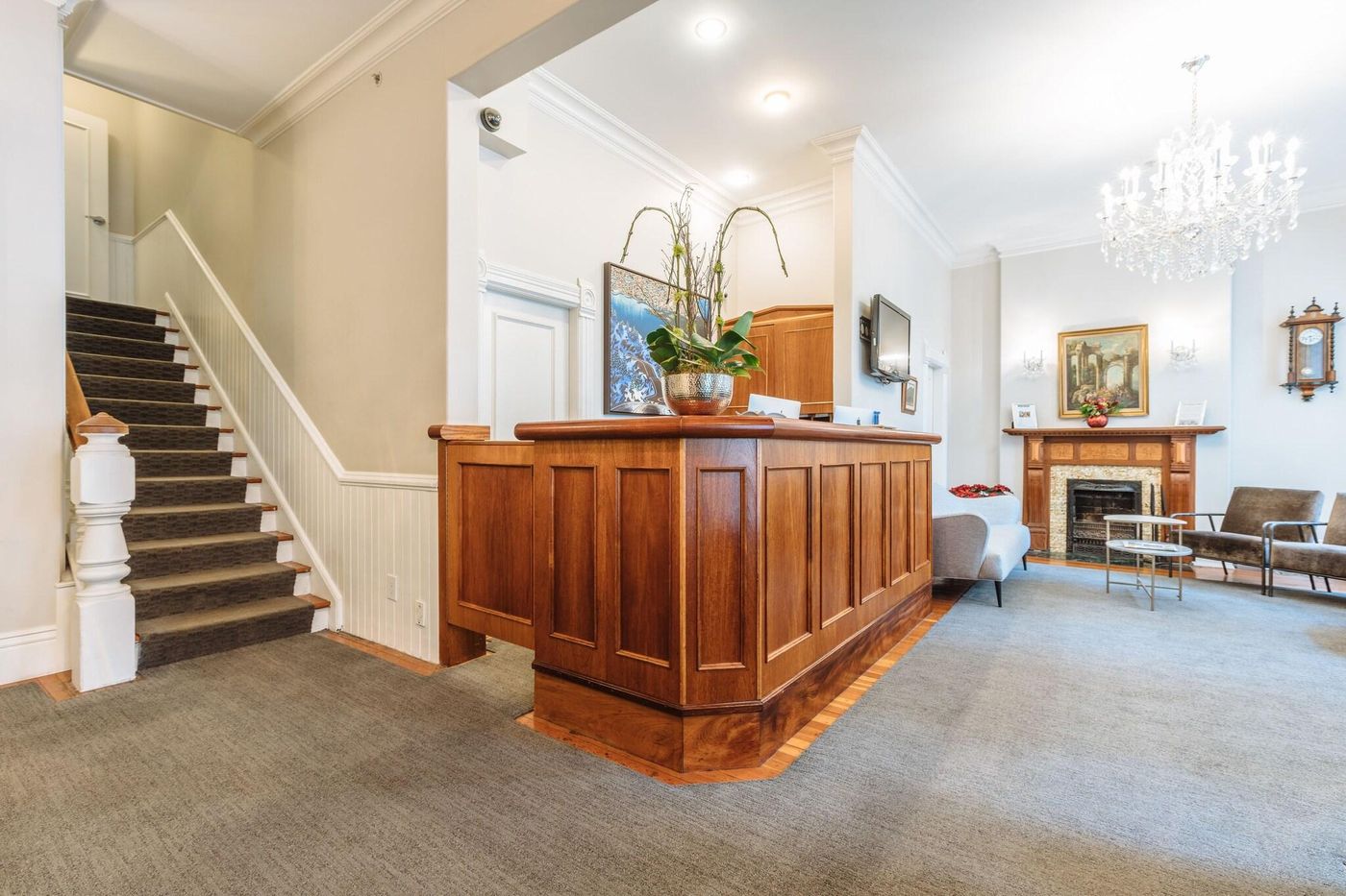 Victorian-Hotel-Vancouver-Lobby-3