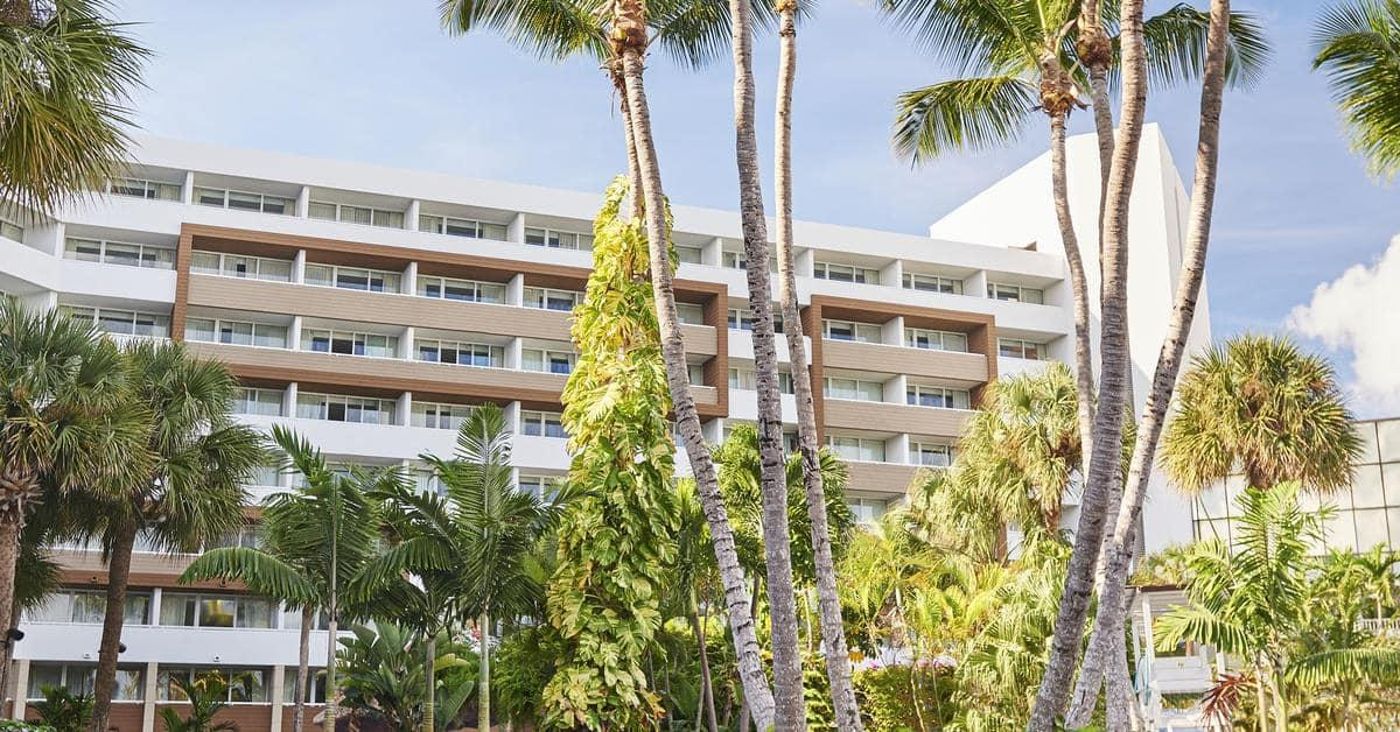 Melia-Nassau-Beach-All-Inclusive-Pool-10