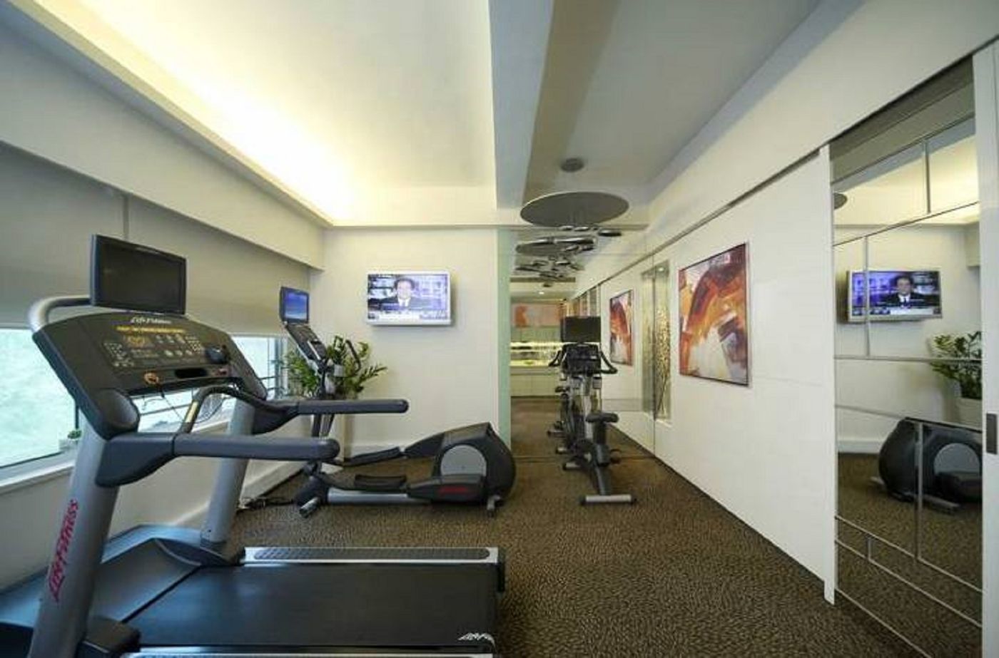 iclub-Wan-Chai-Hotel-Sports-and-Entertainment-9