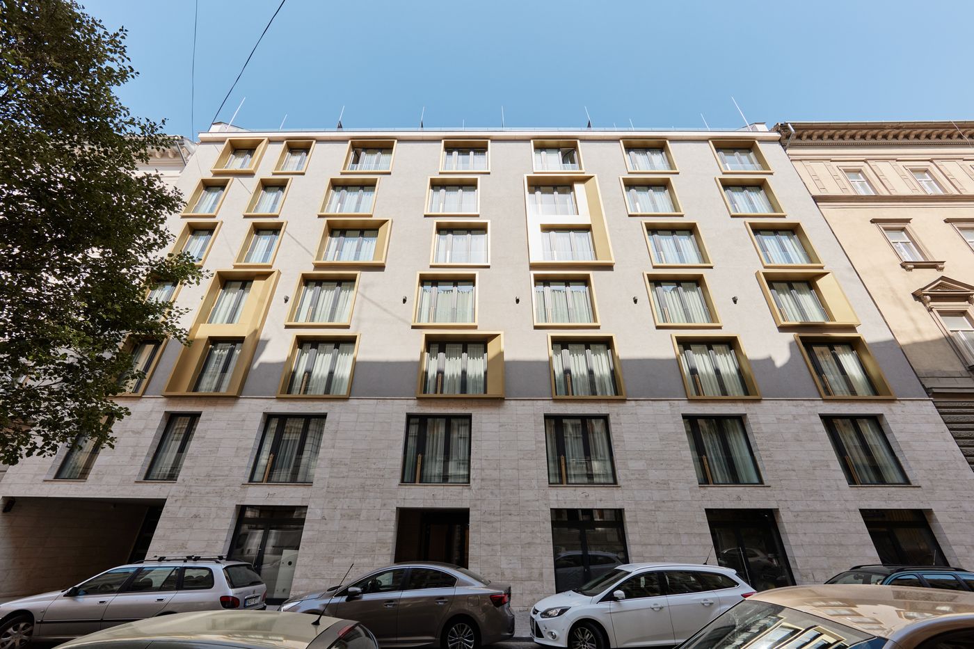 The-Amberlyn-Suite-Hotel-General-view-1