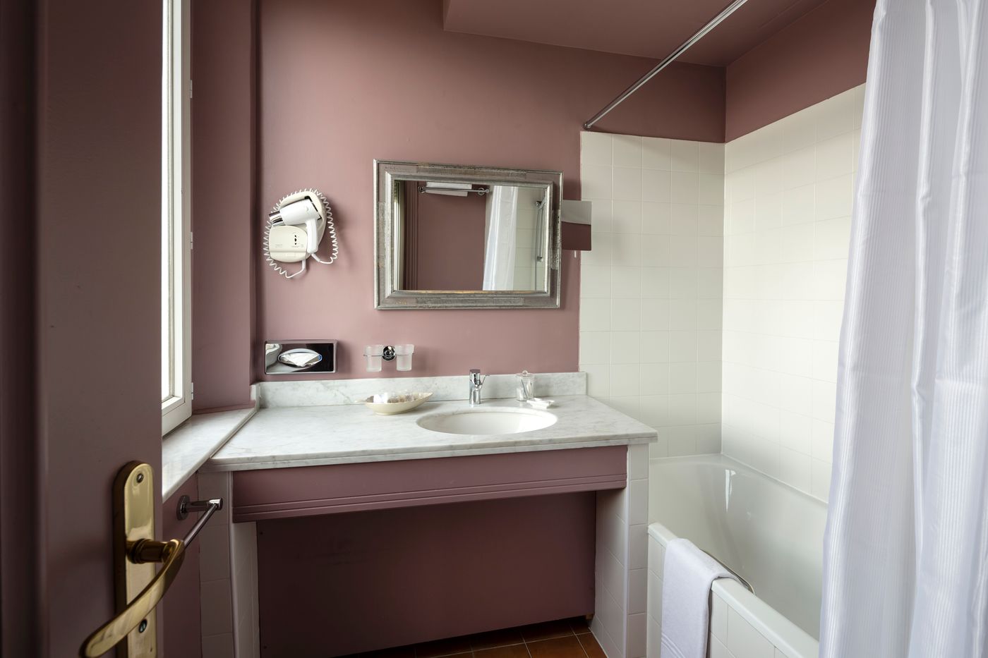 Le-Cavendish-Room-26