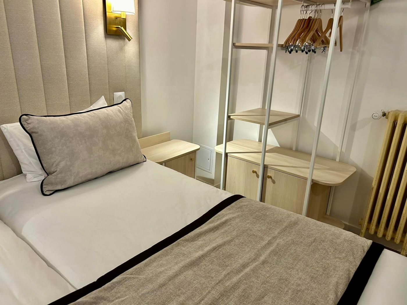 Derby-Eiffel-Room-12