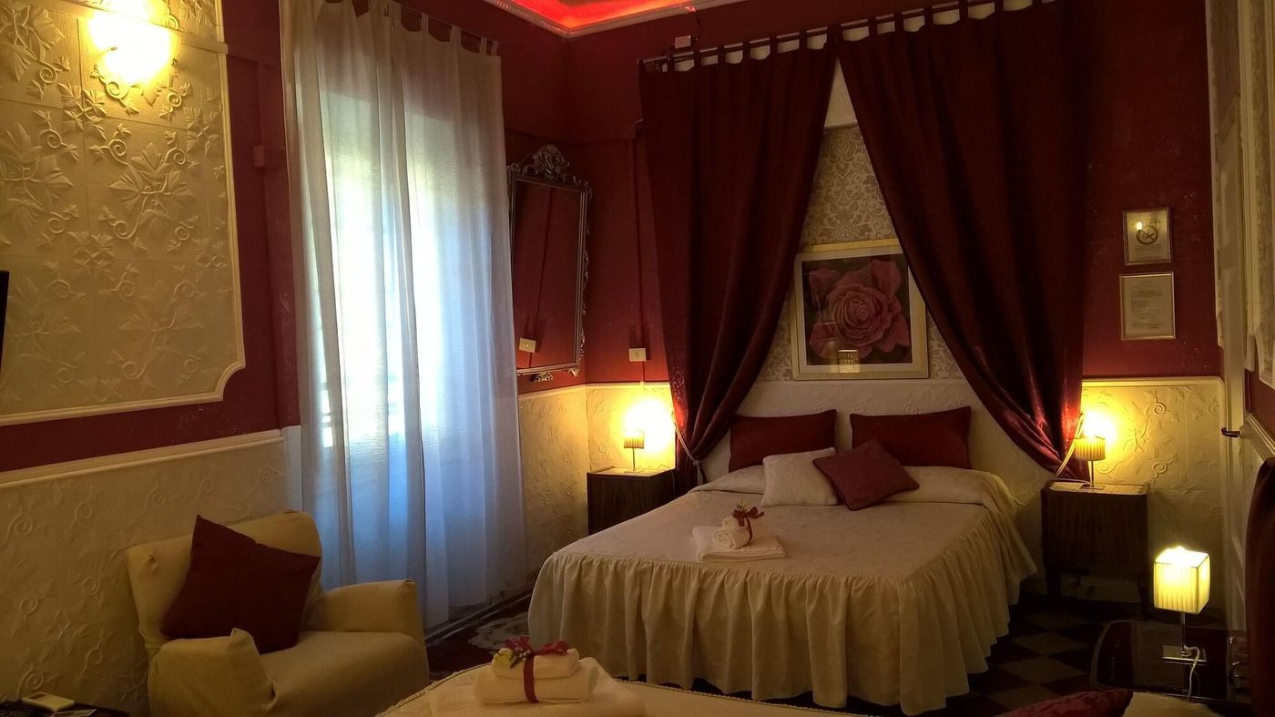 B---B-La-Mimosa-Room-25