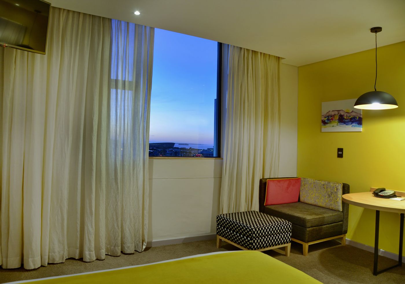 Strand-Tower-Room-40