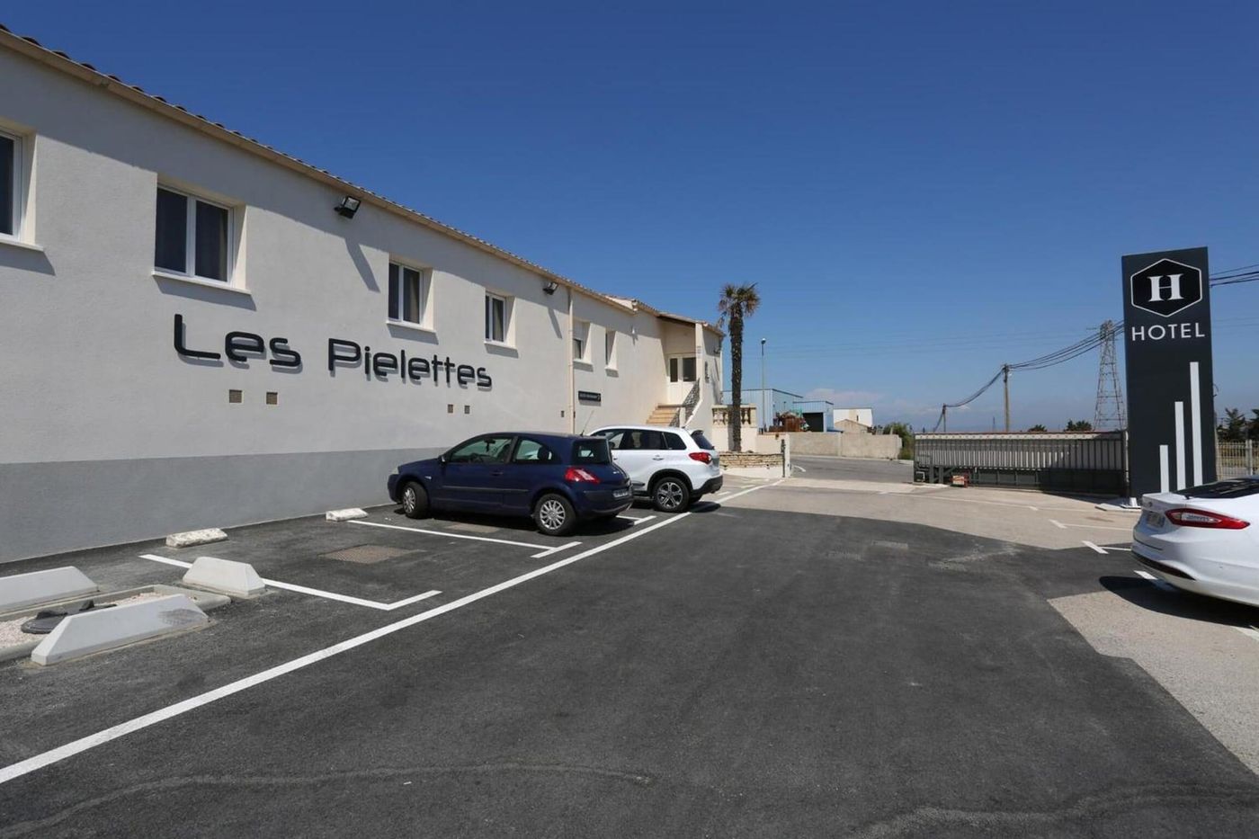 Hôtel Restaurant les Pielettes-France-LE ROVE-General view-5